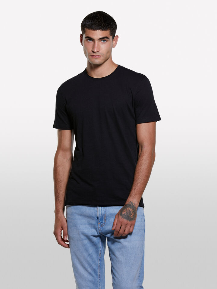 Schwarzes Slim-Fit-Kurzarm-T-Shirt - kurzärmeliges t-shirt für herren - Schwarz | Sisley image number 3